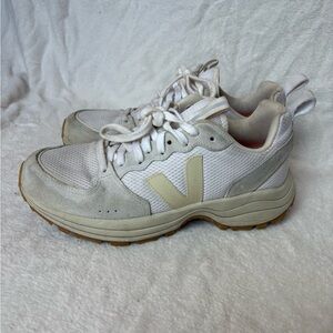 Veja Venturi Sneaker in Gravel/White